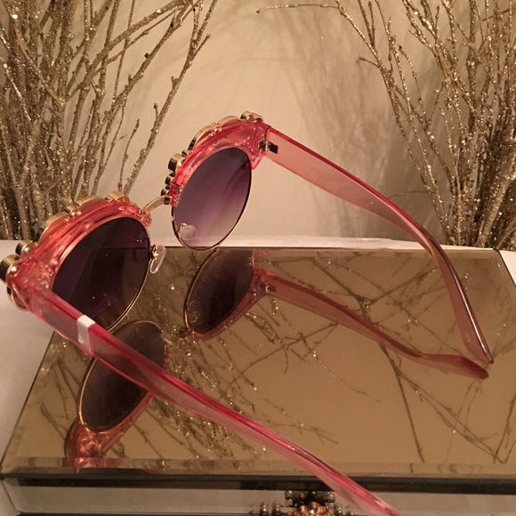 Diva Gemstone Sunglasses✨✨ - Picture 3 of 4